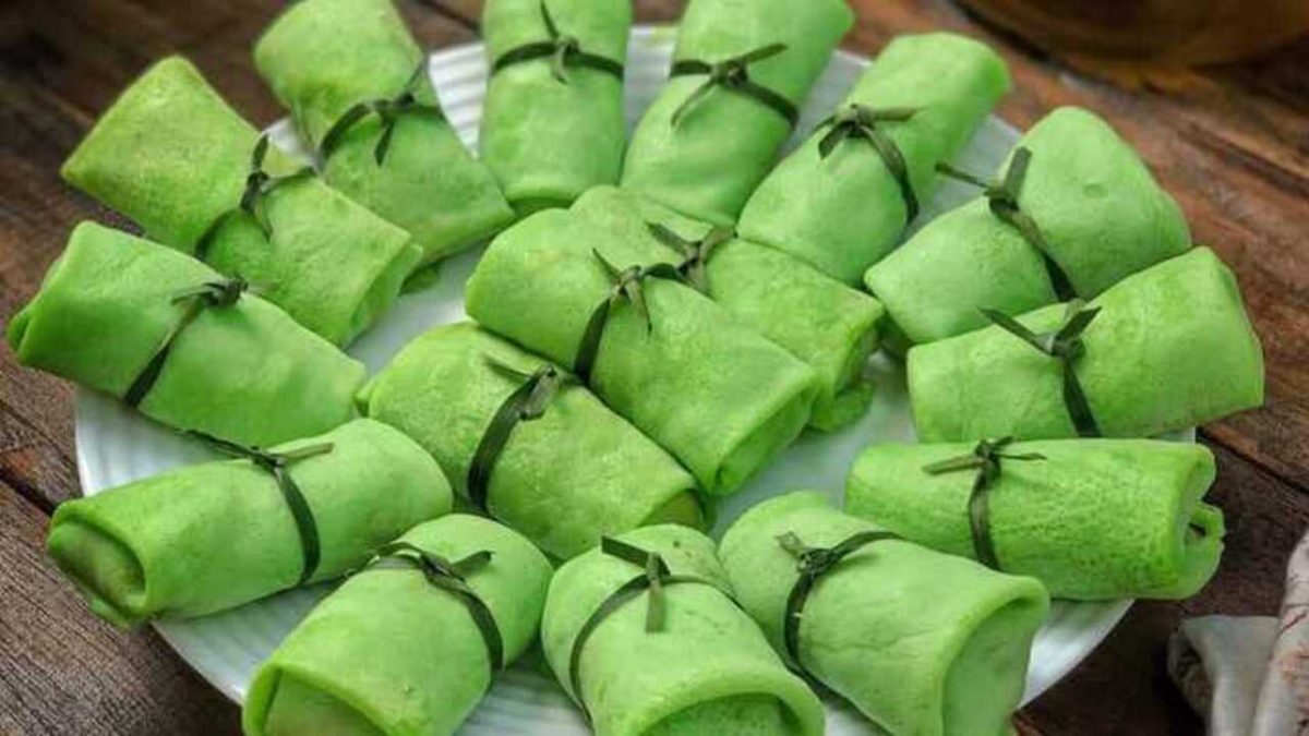 Dadar Gulung Bali: Kue Tradisional dengan Rasa Kelapa yang Khas