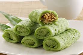 Dadar Gulung Bali, atau sering disebut juga dengan Dadar Gulung Jakarta, merupakan salah satu kue tradisional yang populer di Indonesia.