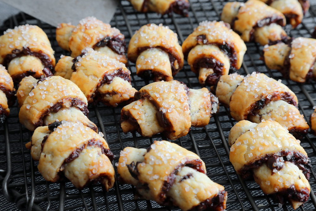 Mengenal Resep Rugelach: Kue Khas Polandia Berlapis Filling Cokelat & Kayu Manis