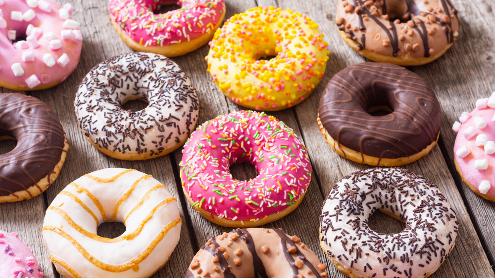 Resep Donut Amerika: Empuk dengan Glaze Lezat