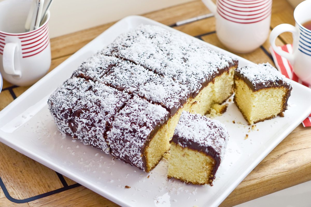 Resep Lamington Australia: Kue Bolu dengan Taburan Kelapa
